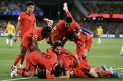 开云sport-赛场上每一个瞬间都充满悬念和激情，观众目不转睛