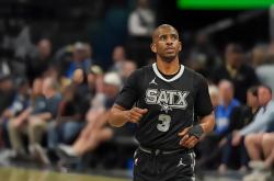 开云体育中国-马刺逆转猛龙，布拉德利关键制胜