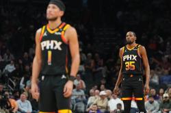 开云体育入口-加拿大男篮鏖战湖人B队，布克爆发神勇