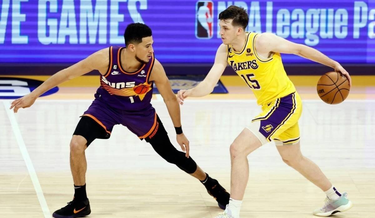 加拿大男篮鏖战湖人B队，布克爆发神勇