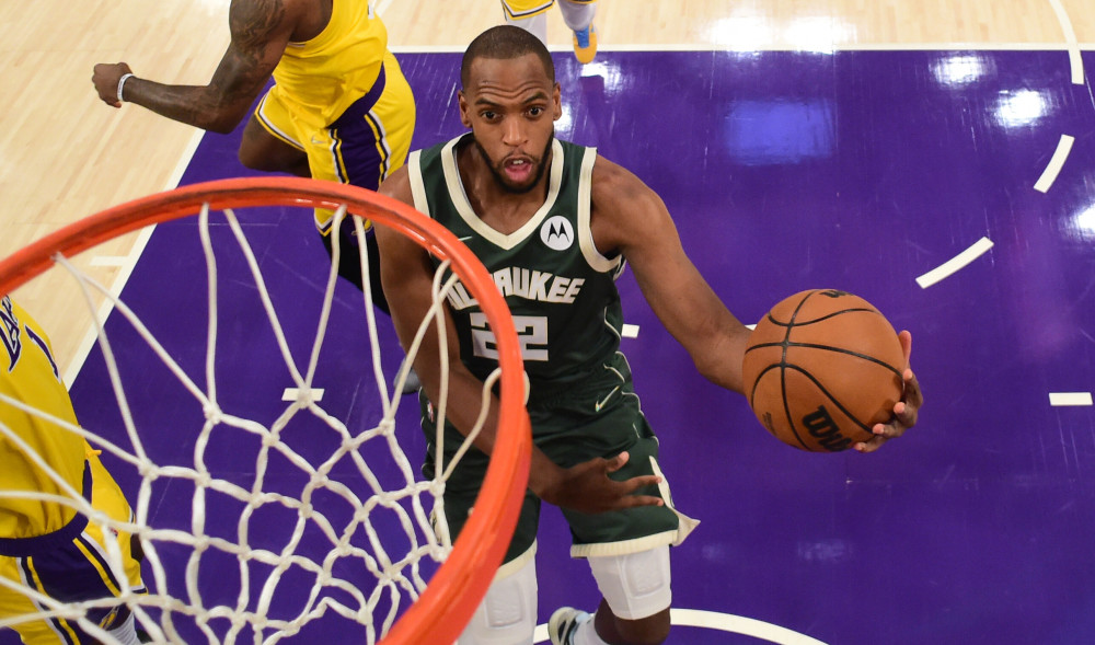 湖人翻盘雄鹿,巴图姆打破历史纪录 湖人翻盘雄鹿,巴图姆打破历史纪录