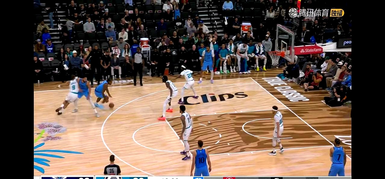 黄蜂鏖战意大利男篮，巴图姆高光表现