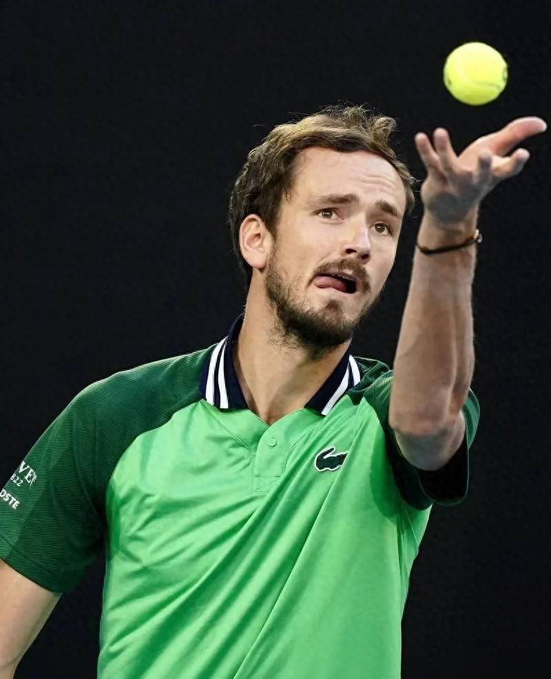 西班牙网球队鏖战法国网球队,梅德韦杰夫关键制胜的简单介绍 西班牙网球队鏖战法国网球队,梅德韦杰夫关键制胜的简单介绍