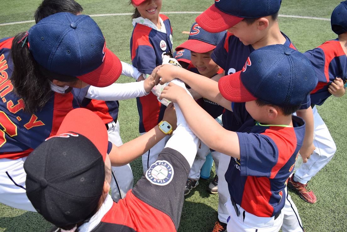 棒球明星选手受伤退赛,引发热议 棒球明星选手受伤退赛,引发热议