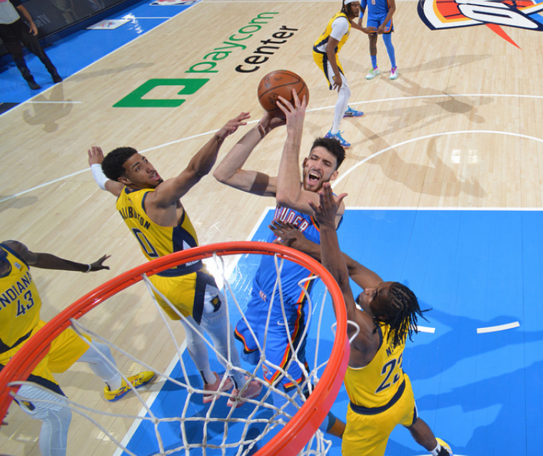 雷霆力克76人，麦科勒姆关键制胜