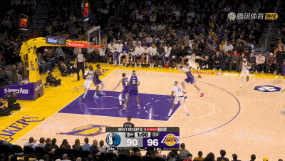 湖人双杀独行侠，取得三连胜