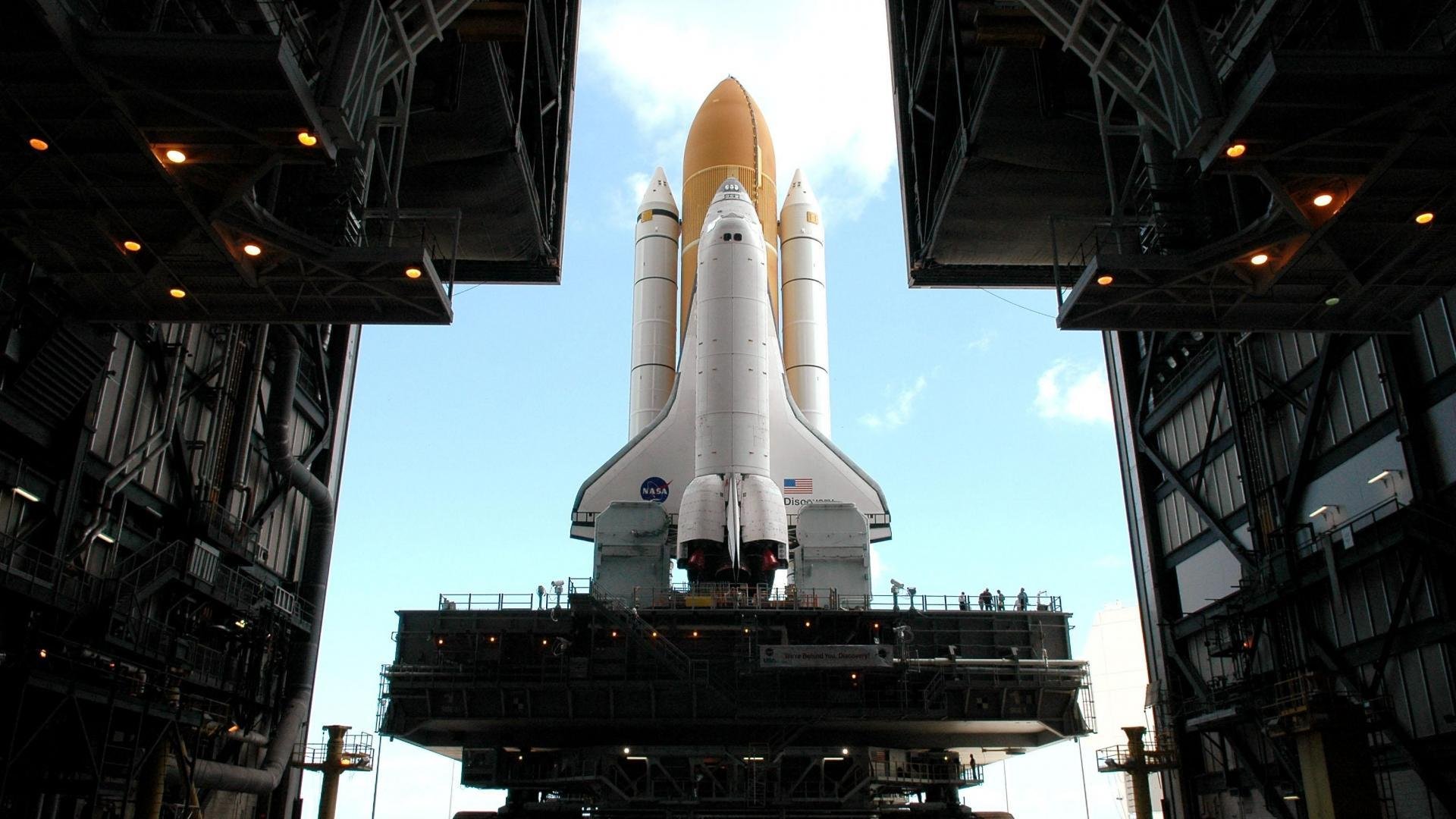 赛道与球场的跨界共鸣,F1争冠夜中杰伦·格林的巨星闪耀